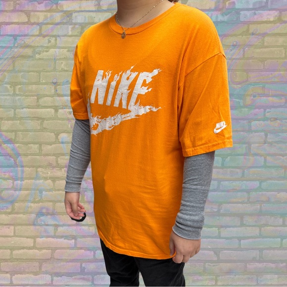 Retro Nike Flames Classic Logo T-shirt - Picture 2 of 4